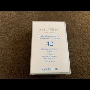 Urban environment oil-free UV protector sunscreen 
Broad spectrum, SPF 42, 50ml